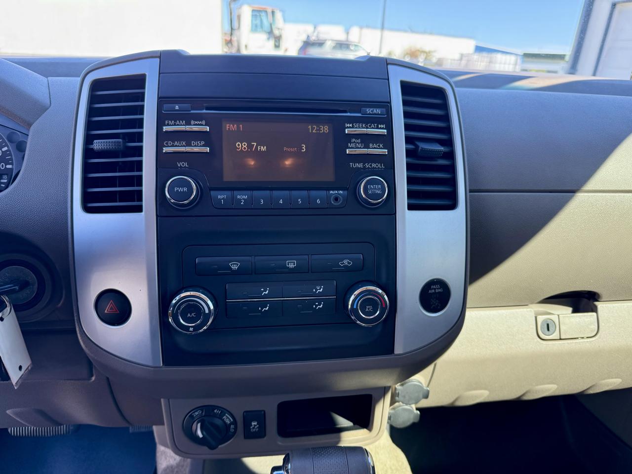 Nissan Frontier 4WD Crew Cab SWB Auto SV 2013