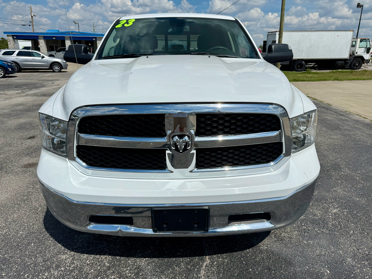 RAM 1500 Classic SLT 4x4 Crew Cab 5'7" Box 2023 RAM 1500 Classic SLT 4x4 Crew Cab 5'7" Box 2023