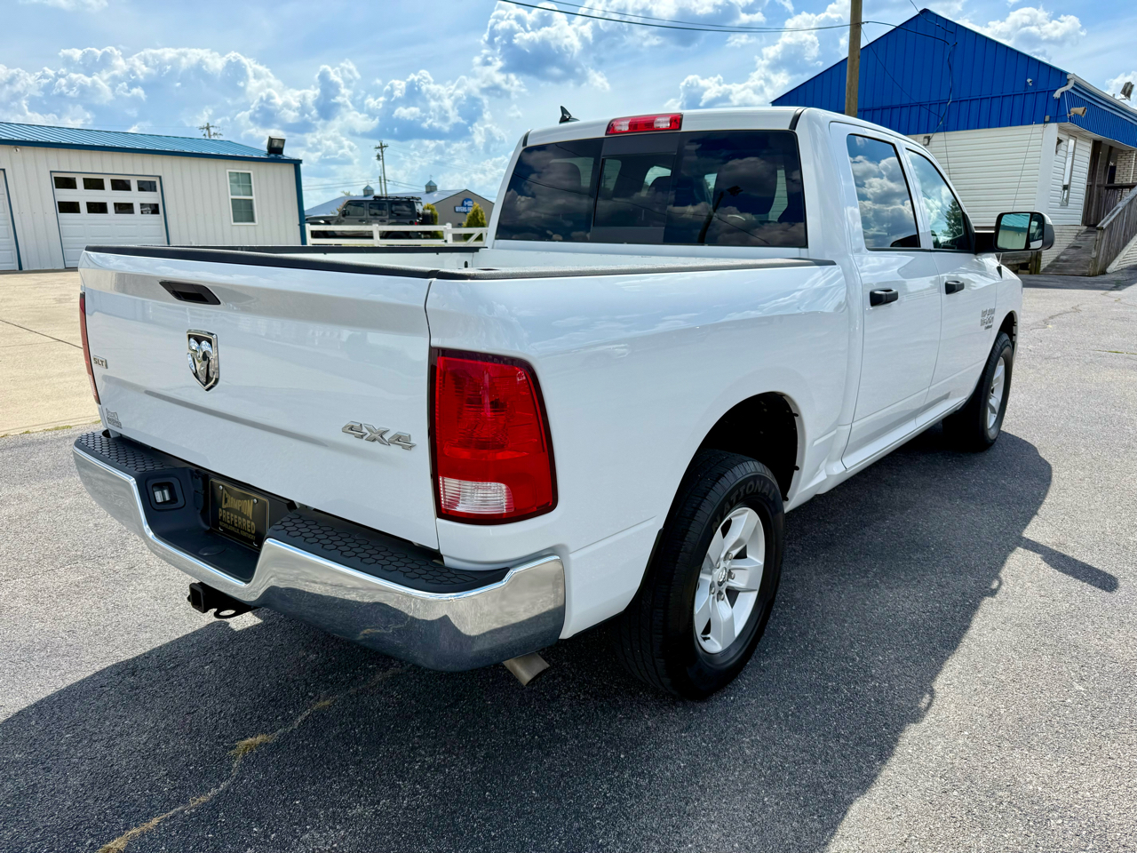 RAM 1500 Classic SLT 4x4 Crew Cab 5'7" Box 2023 RAM 1500 Classic SLT 4x4 Crew Cab 5'7" Box 2023