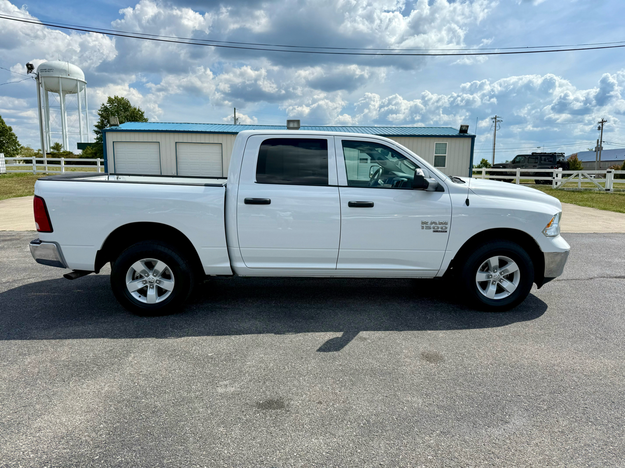 RAM 1500 Classic SLT 4x4 Crew Cab 5'7" Box 2023 RAM 1500 Classic SLT 4x4 Crew Cab 5'7" Box 2023