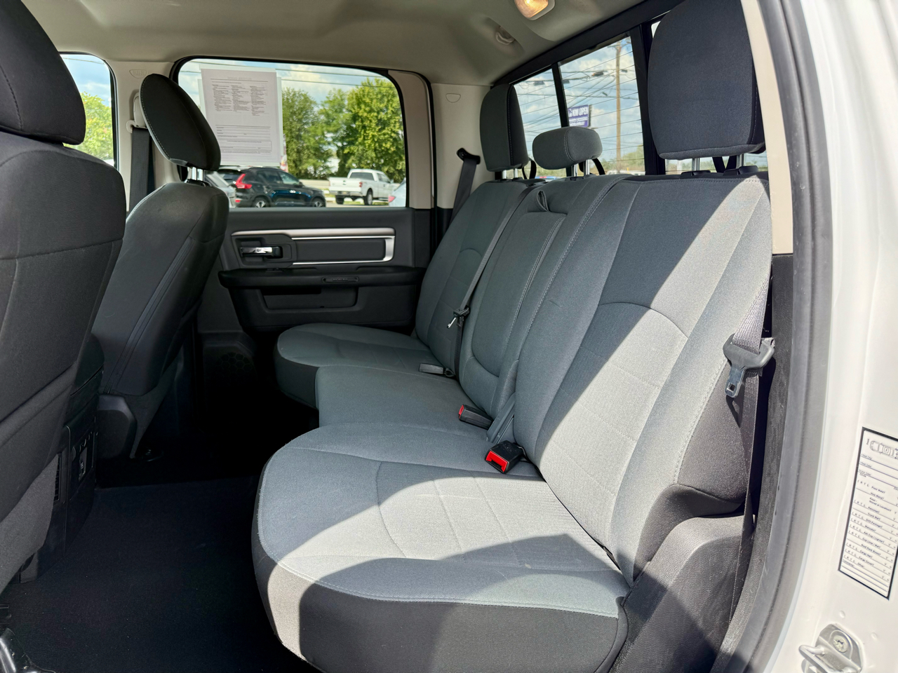 RAM 1500 Classic SLT 4x4 Crew Cab 5'7" Box 2023 RAM 1500 Classic SLT 4x4 Crew Cab 5'7" Box 2023