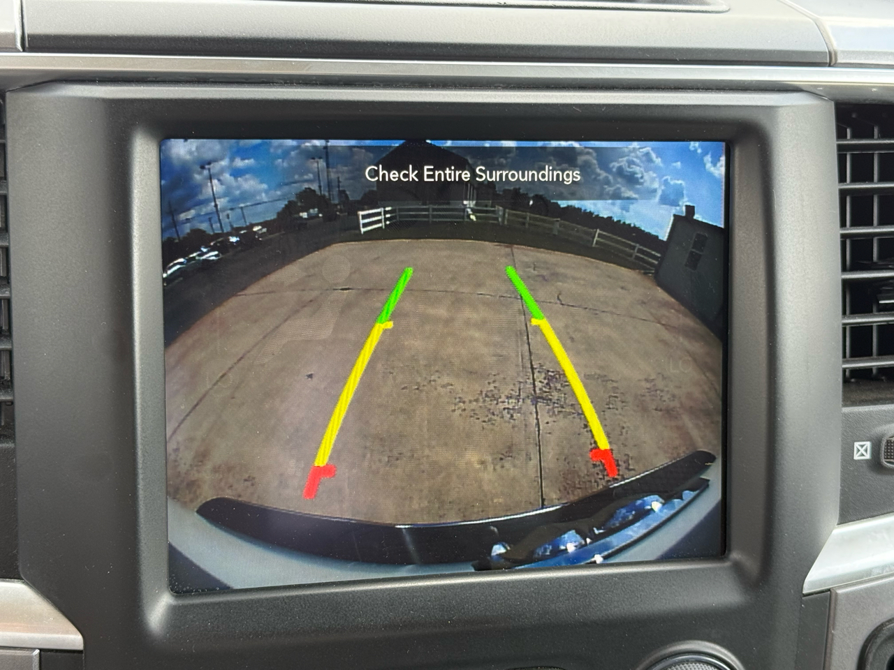 RAM 1500 Classic SLT 4x4 Crew Cab 5'7" Box 2023 RAM 1500 Classic SLT 4x4 Crew Cab 5'7" Box 2023