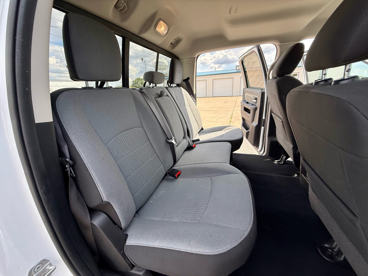 RAM 1500 Classic SLT 4x4 Crew Cab 5'7" Box 2023 RAM 1500 Classic SLT 4x4 Crew Cab 5'7" Box 2023