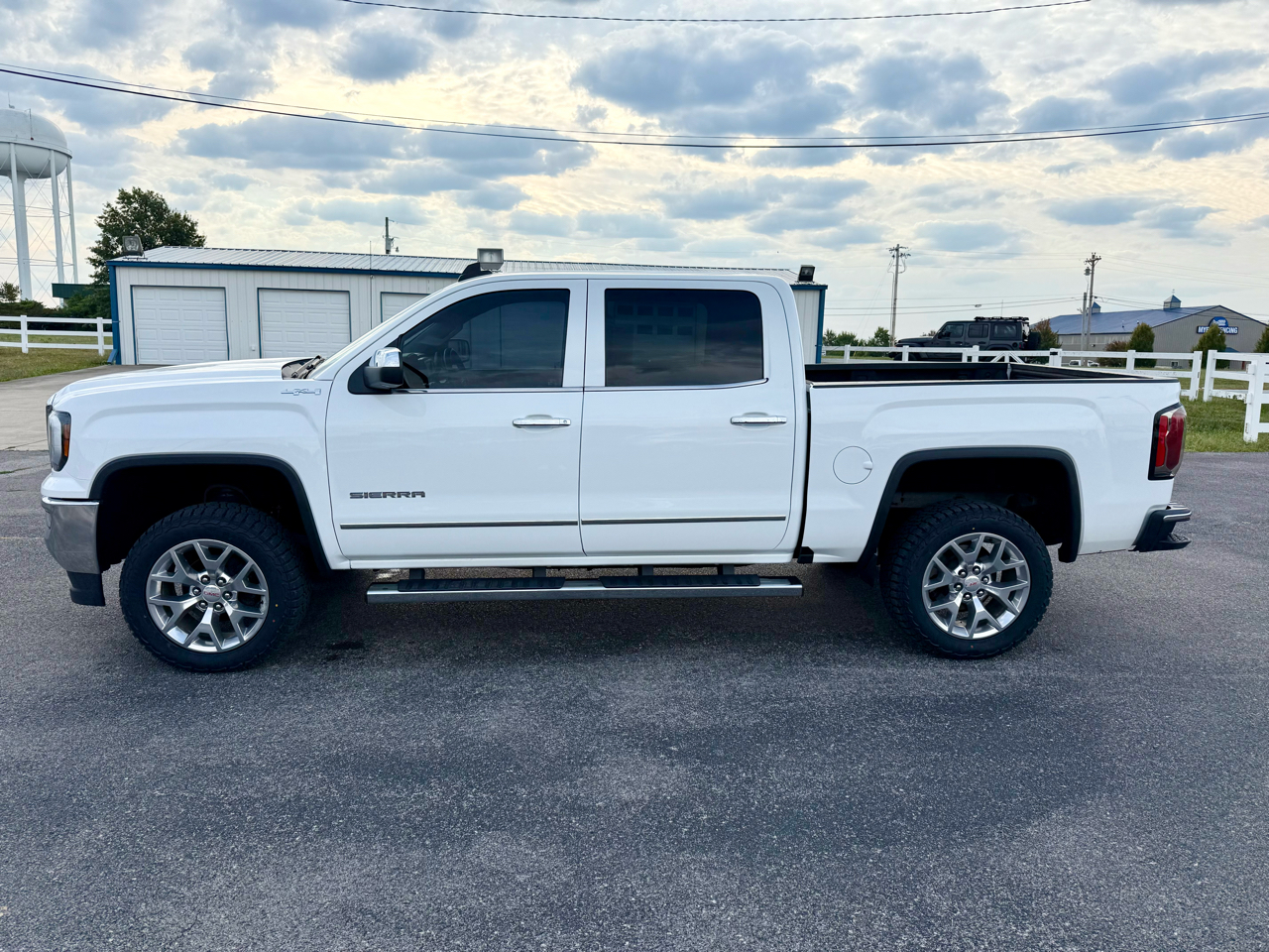 GMC Sierra 1500 4WD Crew Cab 143.5" SLT 2018 GMC Sierra 1500 4WD Crew Cab 143.5" SLT 2018