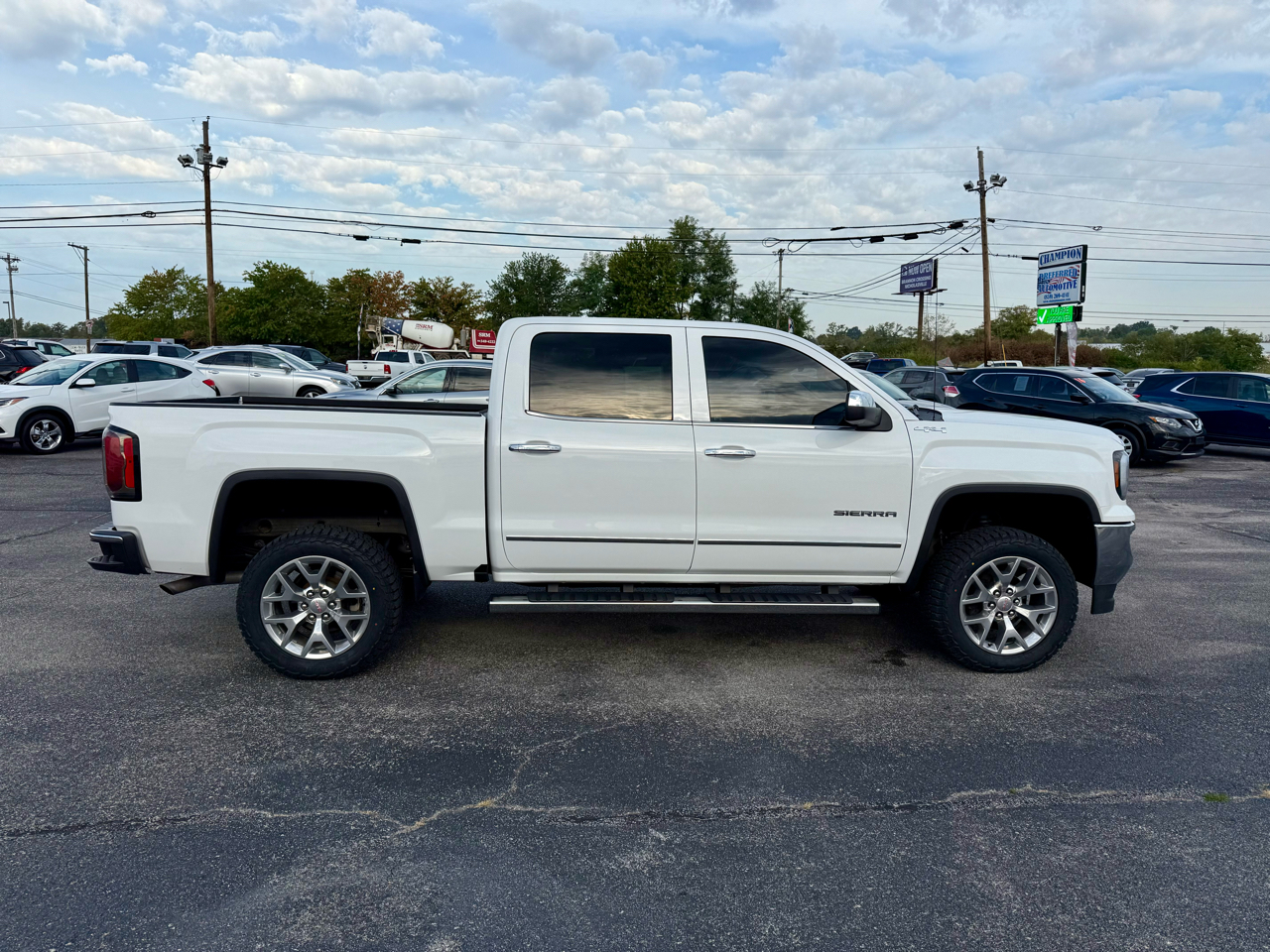 GMC Sierra 1500 4WD Crew Cab 143.5" SLT 2018 GMC Sierra 1500 4WD Crew Cab 143.5" SLT 2018