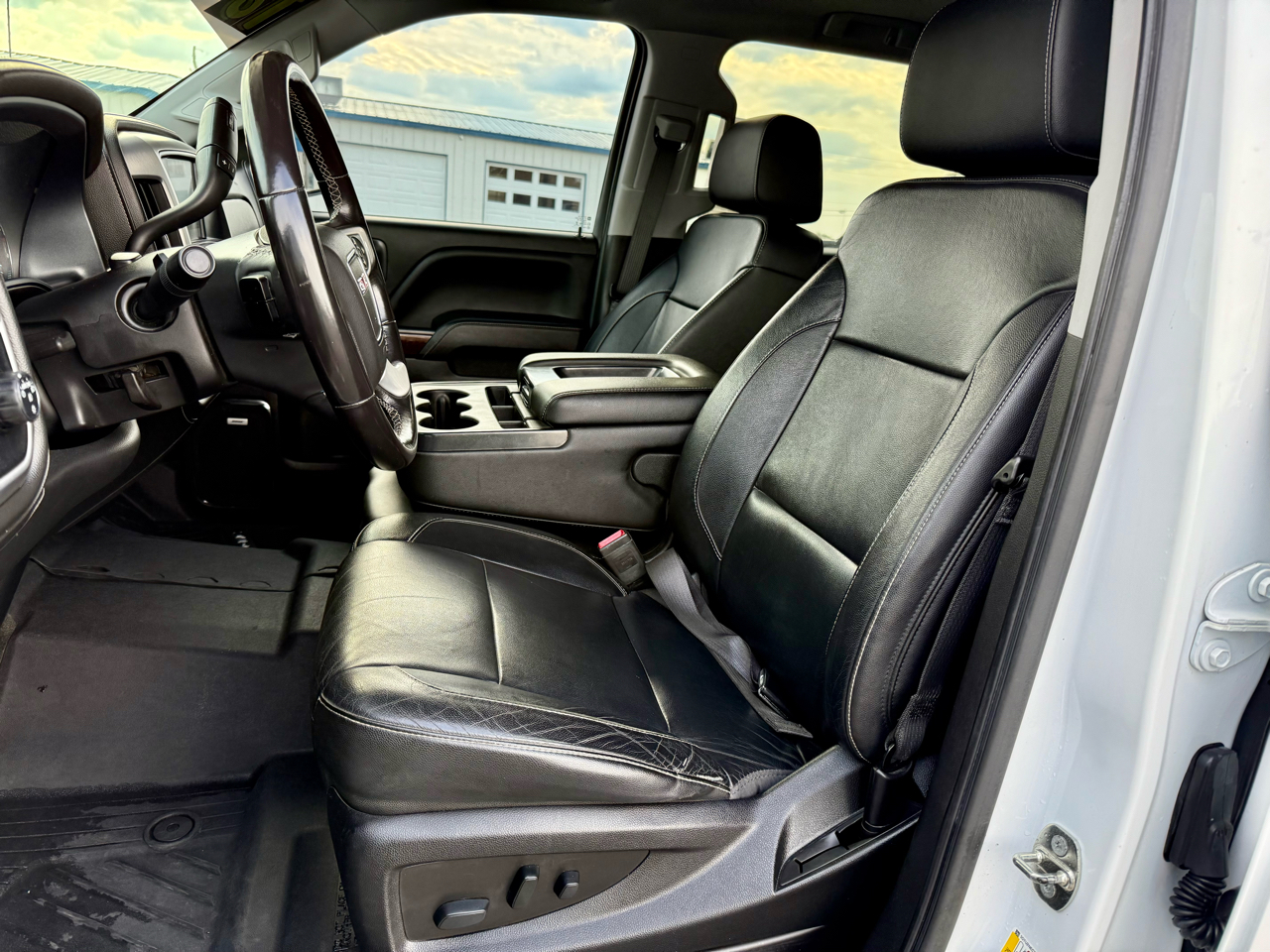GMC Sierra 1500 4WD Crew Cab 143.5" SLT 2018 GMC Sierra 1500 4WD Crew Cab 143.5" SLT 2018