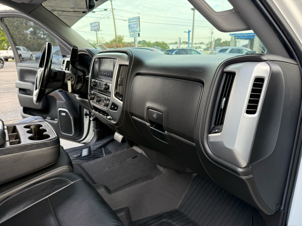 GMC Sierra 1500 4WD Crew Cab 143.5" SLT 2018 GMC Sierra 1500 4WD Crew Cab 143.5" SLT 2018