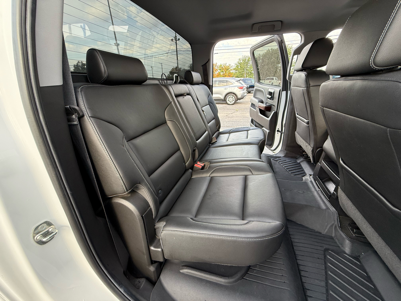 GMC Sierra 1500 4WD Crew Cab 143.5" SLT 2018 GMC Sierra 1500 4WD Crew Cab 143.5" SLT 2018