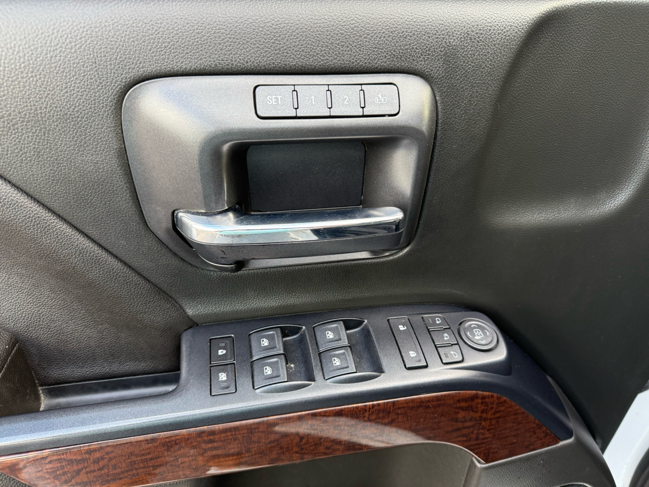 GMC Sierra 1500 4WD Crew Cab 143.5" SLT 2018 GMC Sierra 1500 4WD Crew Cab 143.5" SLT 2018