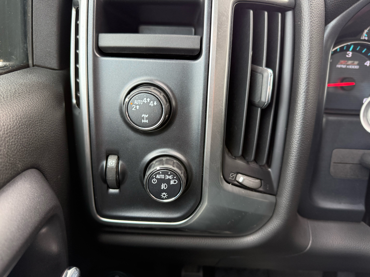 Chevrolet Silverado 1500 4WD Double Cab 143.5" LT w/2LT 2018