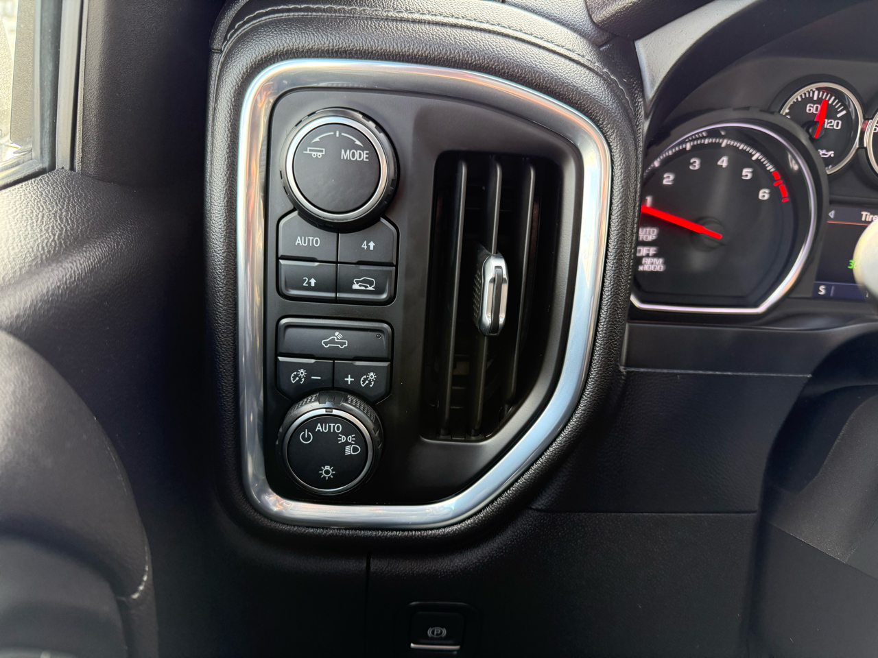 Chevrolet Silverado 1500 4WD Crew Cab 147" LT w/1LT 2021