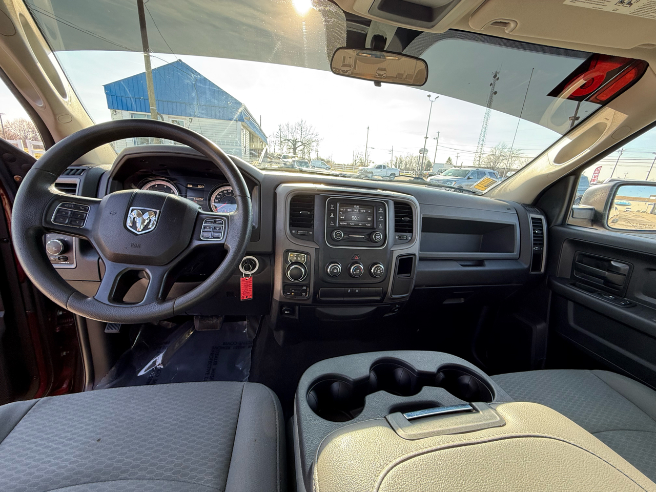 RAM 1500 Express 4x4 Crew Cab 5'7" Box 2018