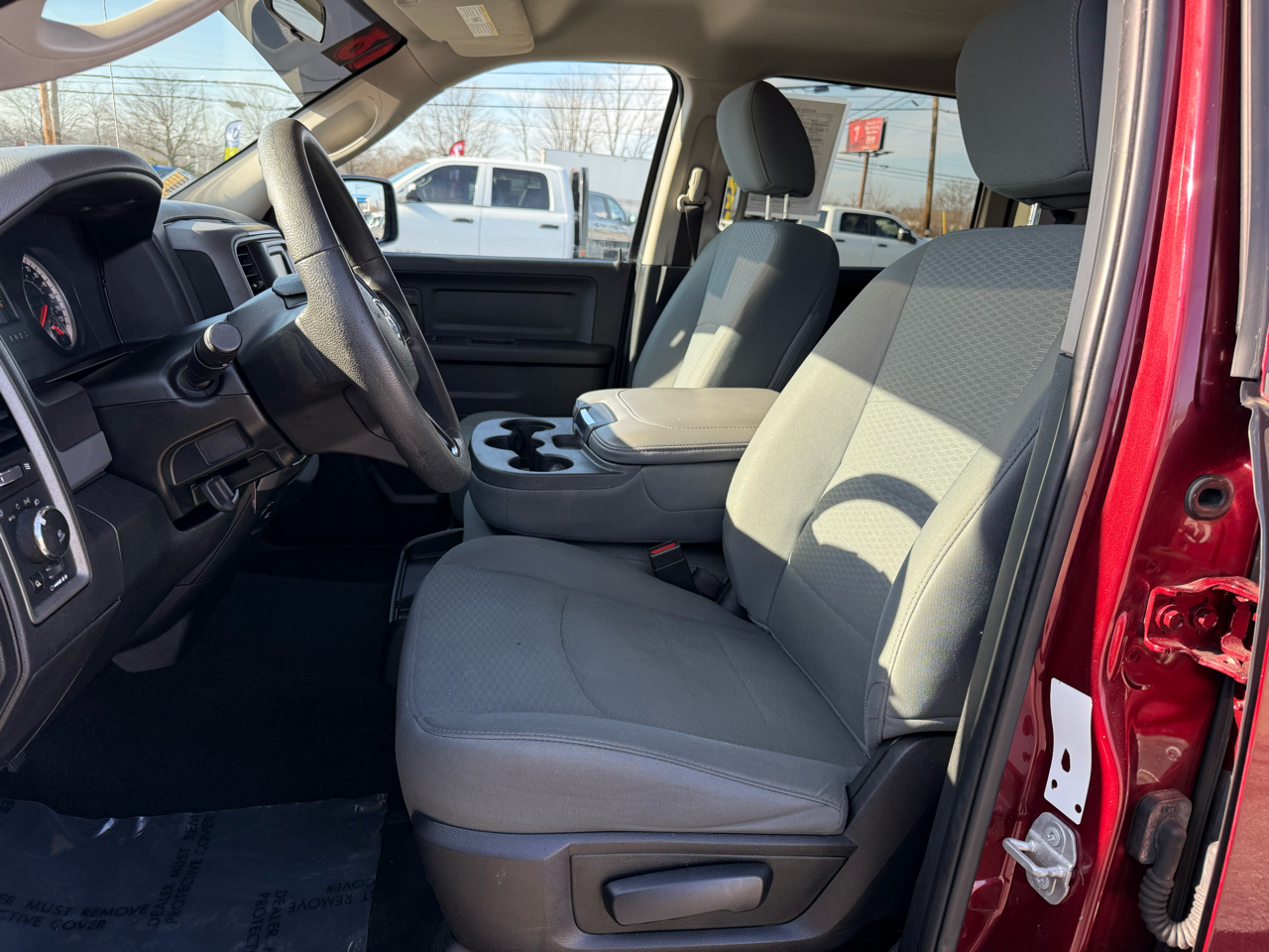 RAM 1500 Express 4x4 Crew Cab 5'7" Box 2018