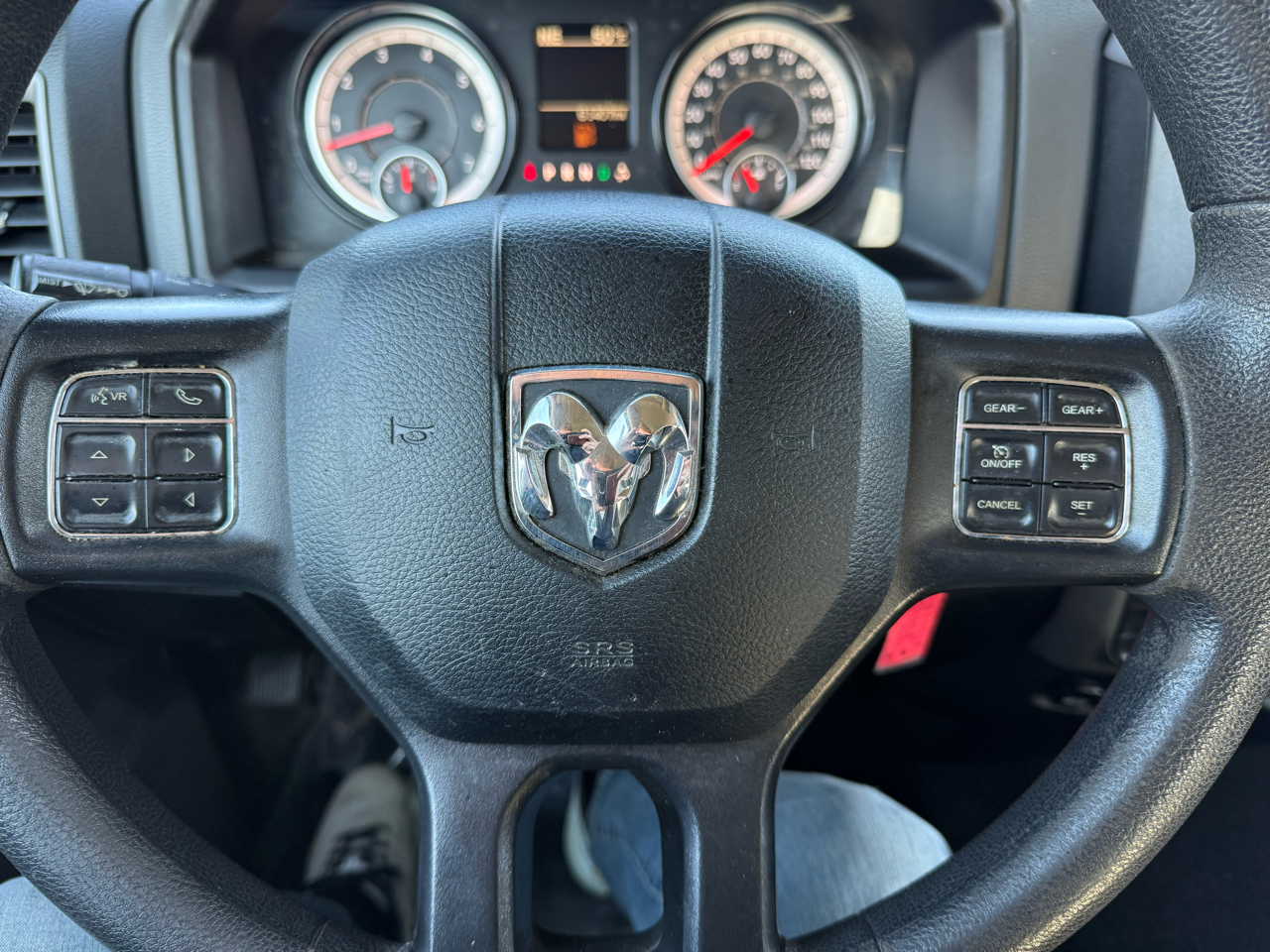 RAM 1500 Express 4x4 Crew Cab 5'7" Box 2018