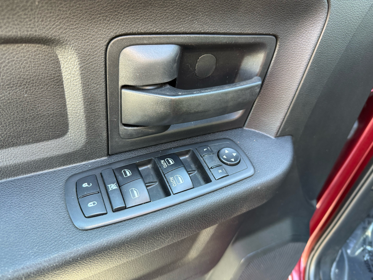 RAM 1500 Express 4x4 Crew Cab 5'7" Box 2018