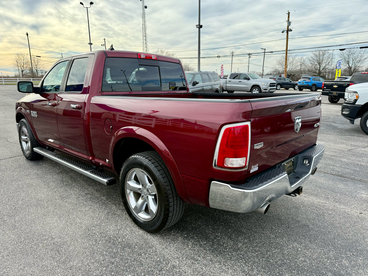 RAM 1500 Laramie 4x4 Quad Cab 6'4" Box 2017