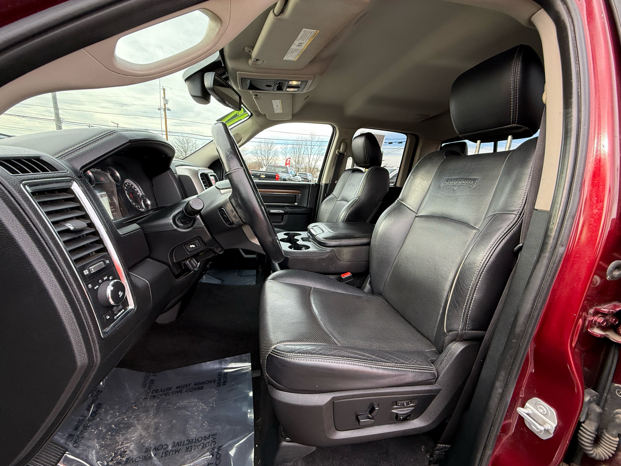 RAM 1500 Laramie 4x4 Quad Cab 6'4" Box 2017