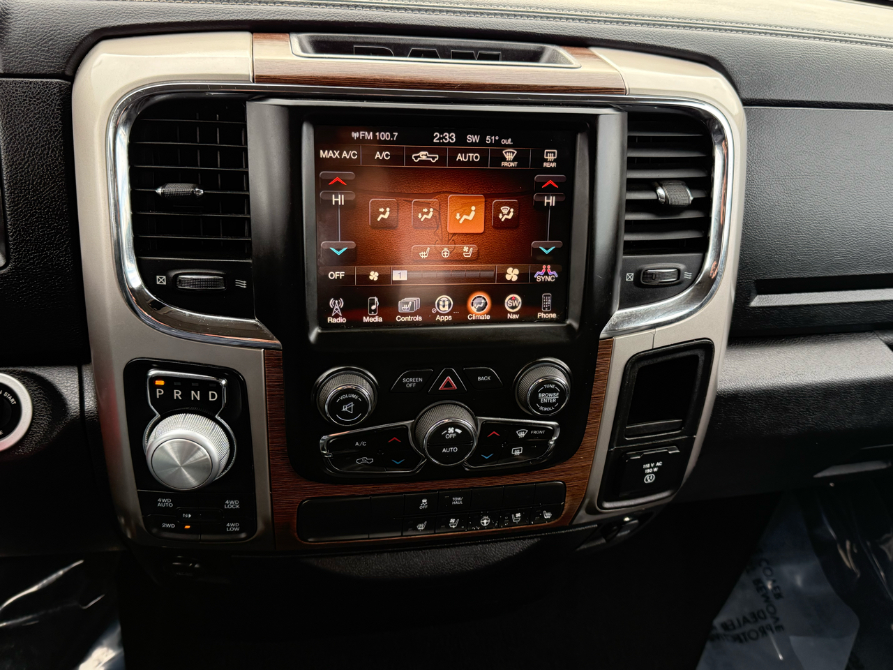 RAM 1500 Laramie 4x4 Quad Cab 6'4" Box 2017