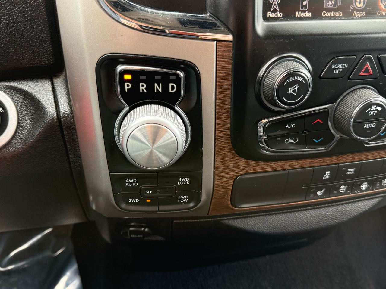 RAM 1500 Laramie 4x4 Quad Cab 6'4" Box 2017