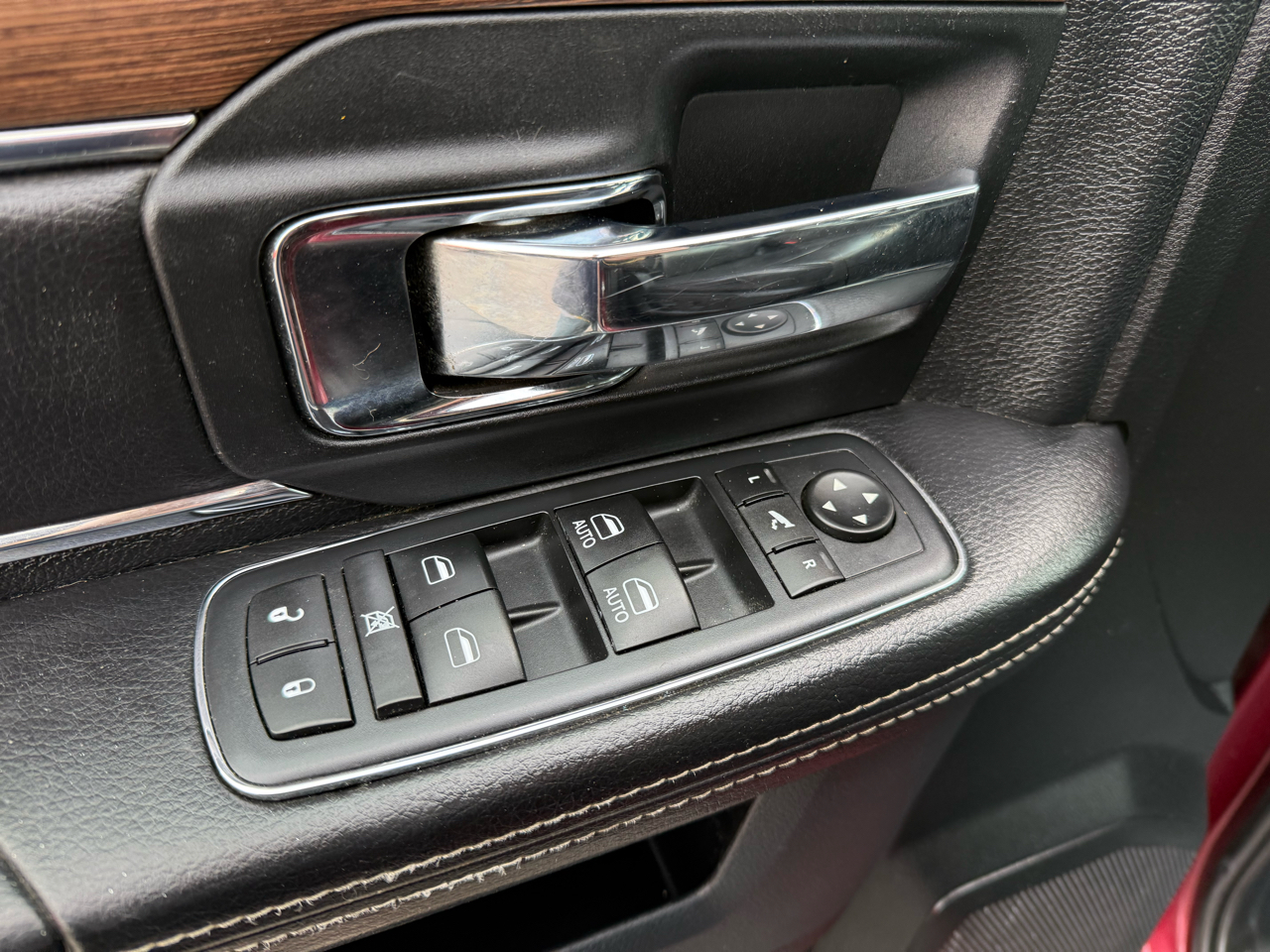 RAM 1500 Laramie 4x4 Quad Cab 6'4" Box 2017