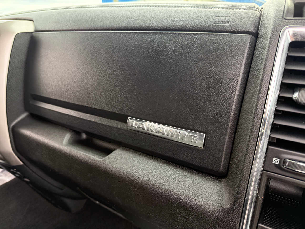 RAM 1500 Laramie 4x4 Quad Cab 6'4" Box 2017