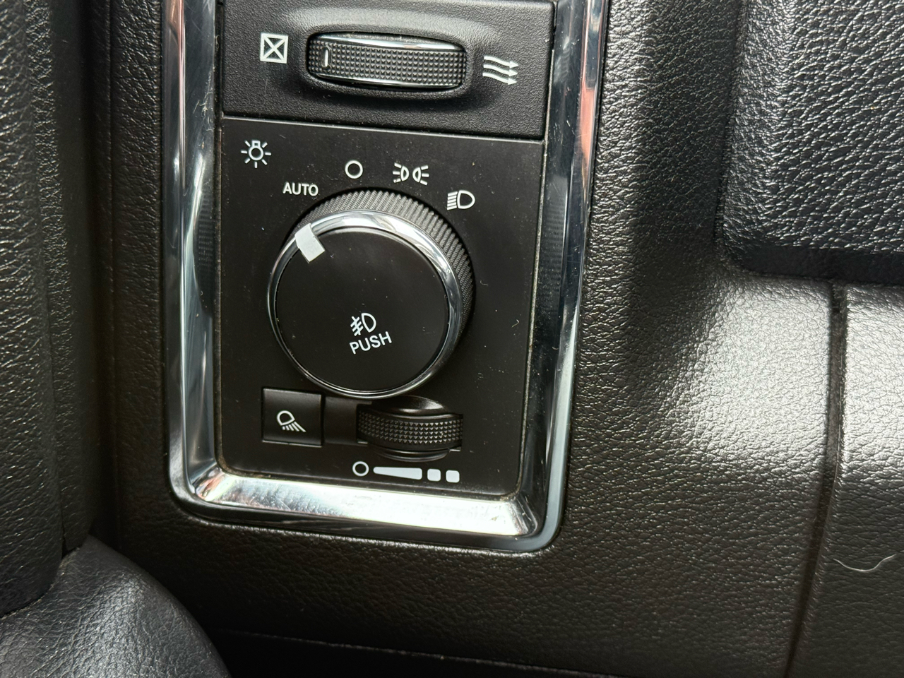 RAM 1500 Laramie 4x4 Quad Cab 6'4" Box 2017