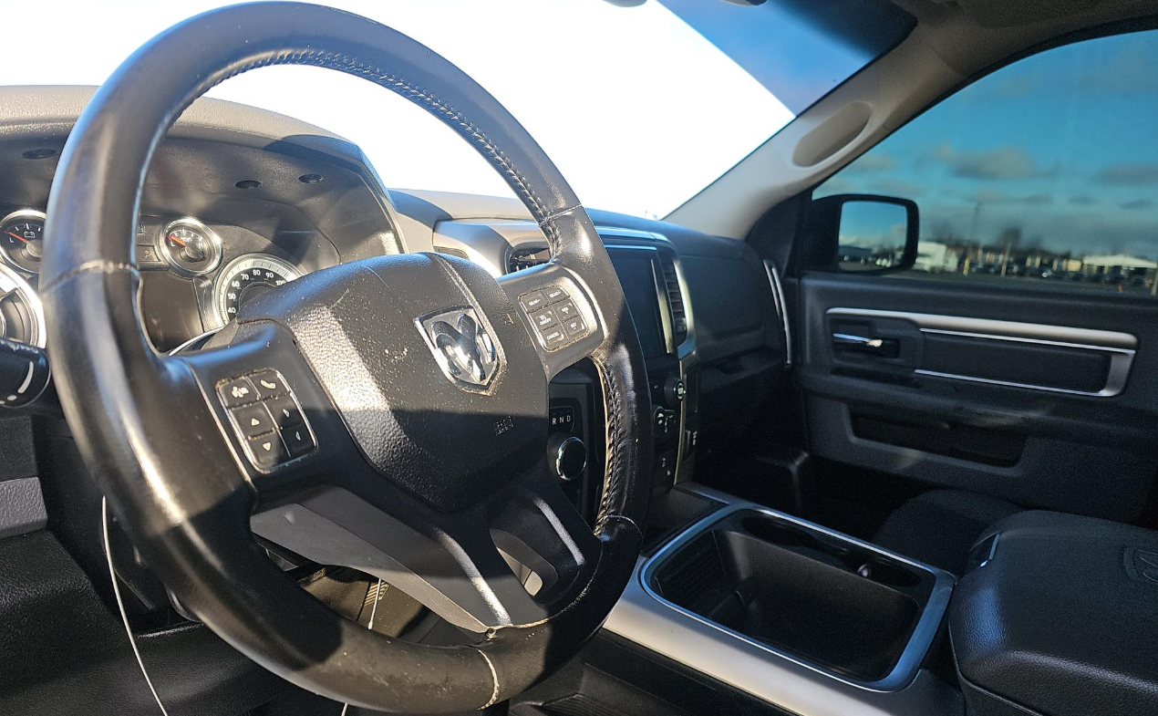 RAM 1500 Classic SLT 4x2 Crew Cab 6'4" Box 2020