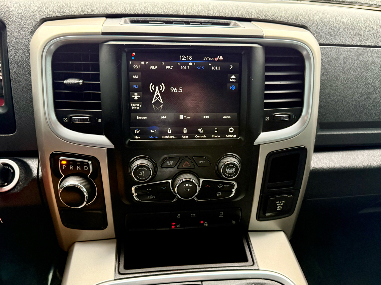 RAM 1500 Classic SLT 4x2 Crew Cab 6'4" Box 2020