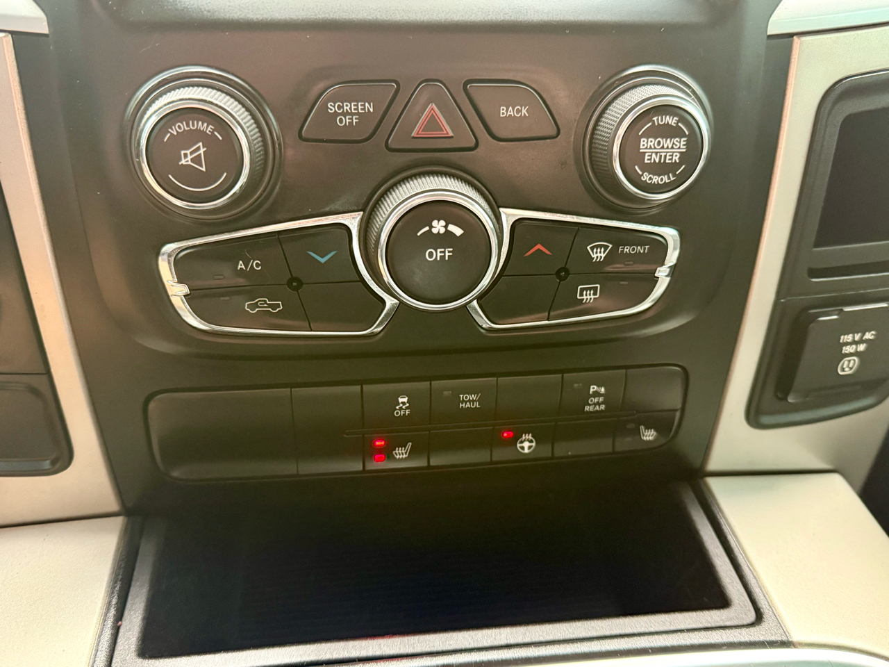 RAM 1500 Classic SLT 4x2 Crew Cab 6'4" Box 2020