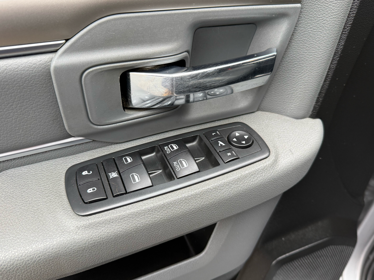 RAM 1500 Classic SLT 4x2 Crew Cab 6'4" Box 2020