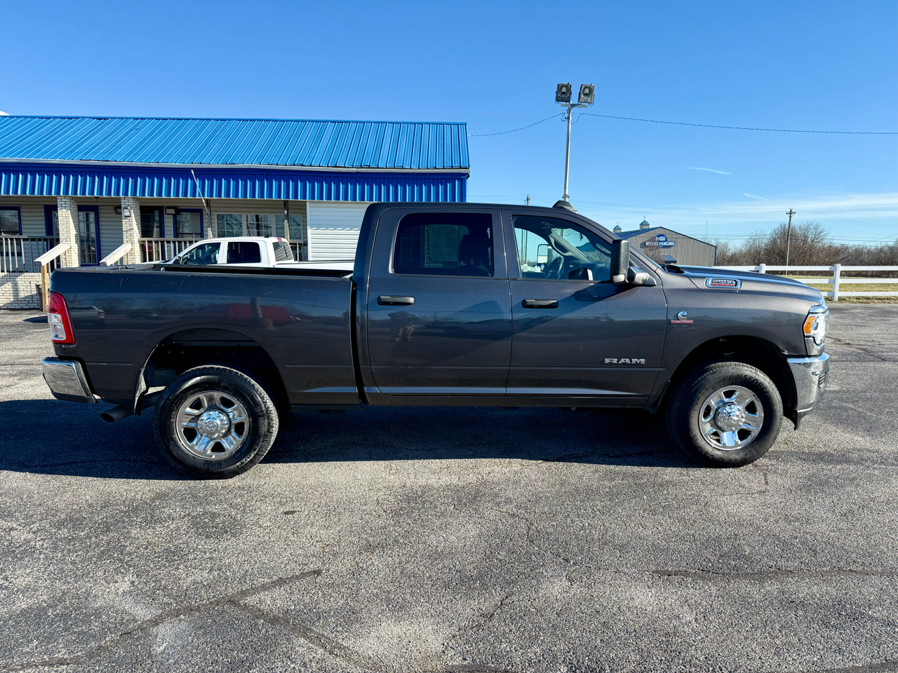 RAM 2500 Tradesman 4x4 Crew Cab 6'4" Box 2022