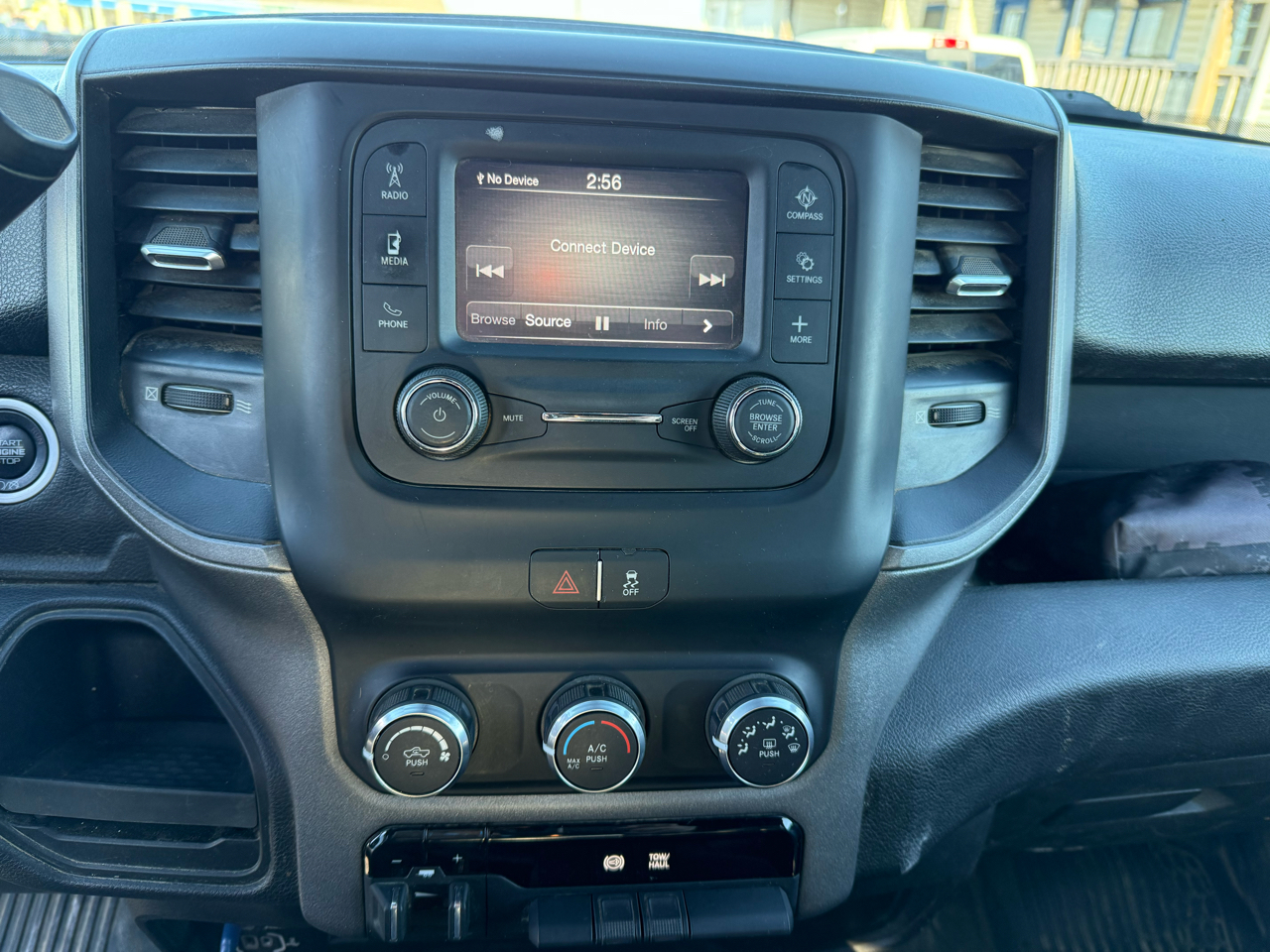 RAM 2500 Tradesman 4x4 Crew Cab 6'4" Box 2022