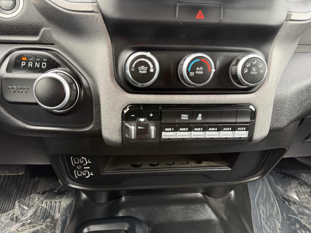 RAM 2500 Tradesman 4x4 Crew Cab 6'4" Box 2024