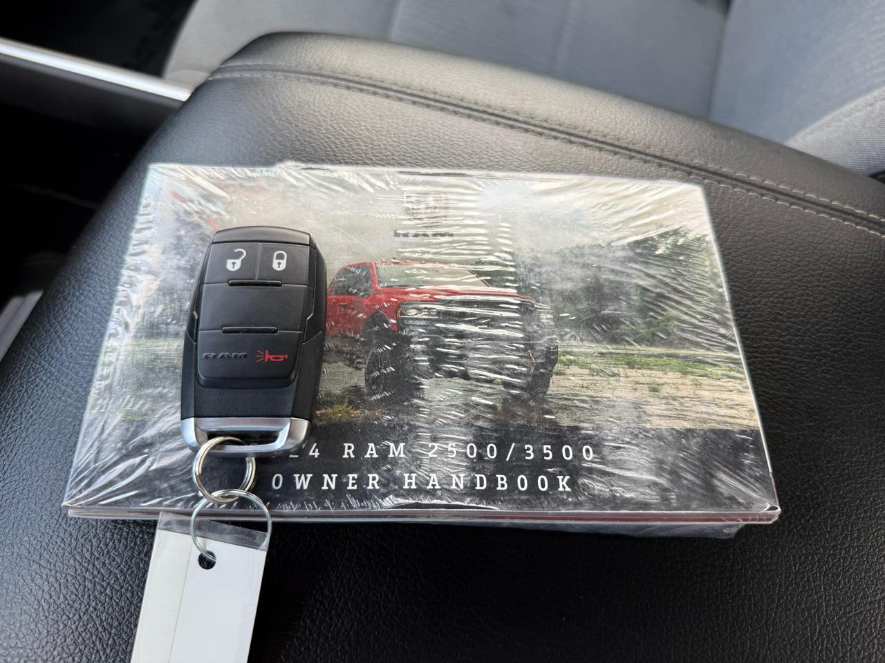 RAM 2500 Big Horn 4x4 Crew Cab 6'4" Box 2024