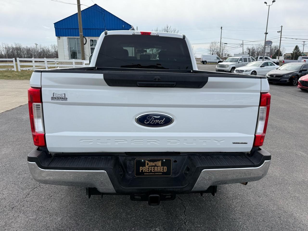 Ford Super Duty F-250 SRW XLT 2WD Crew Cab 8' Box 2018