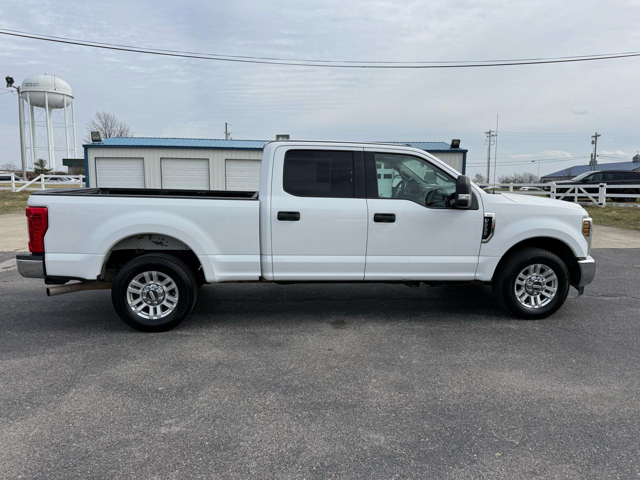 Ford Super Duty F-250 SRW XLT 2WD Crew Cab 8' Box 2018