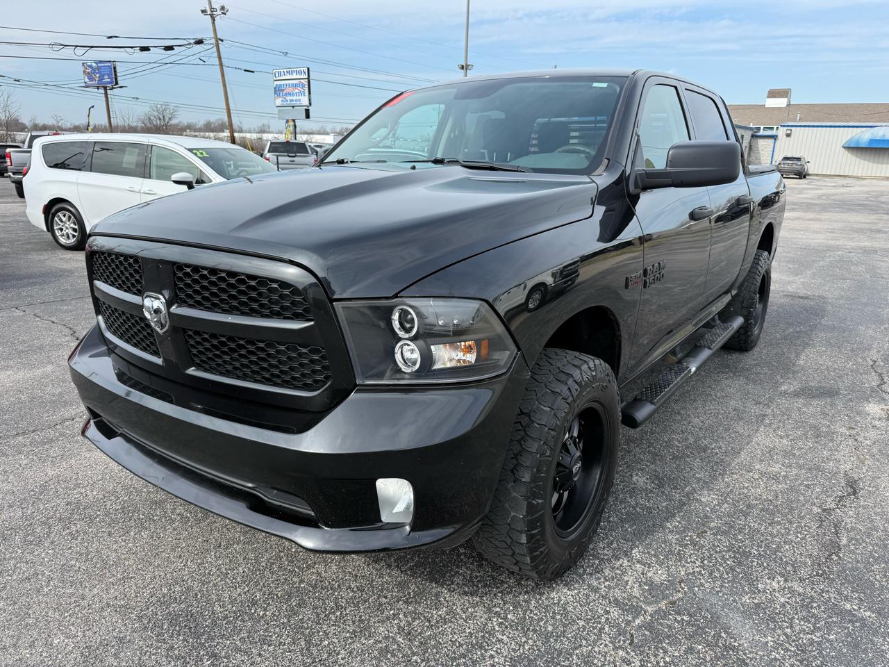RAM 1500 Express 4x4 Crew Cab 5'7" Box *Ltd Avail* 2018