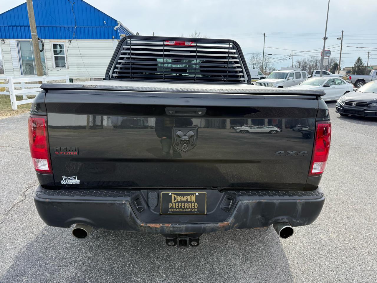 RAM 1500 Express 4x4 Crew Cab 5'7" Box *Ltd Avail* 2018