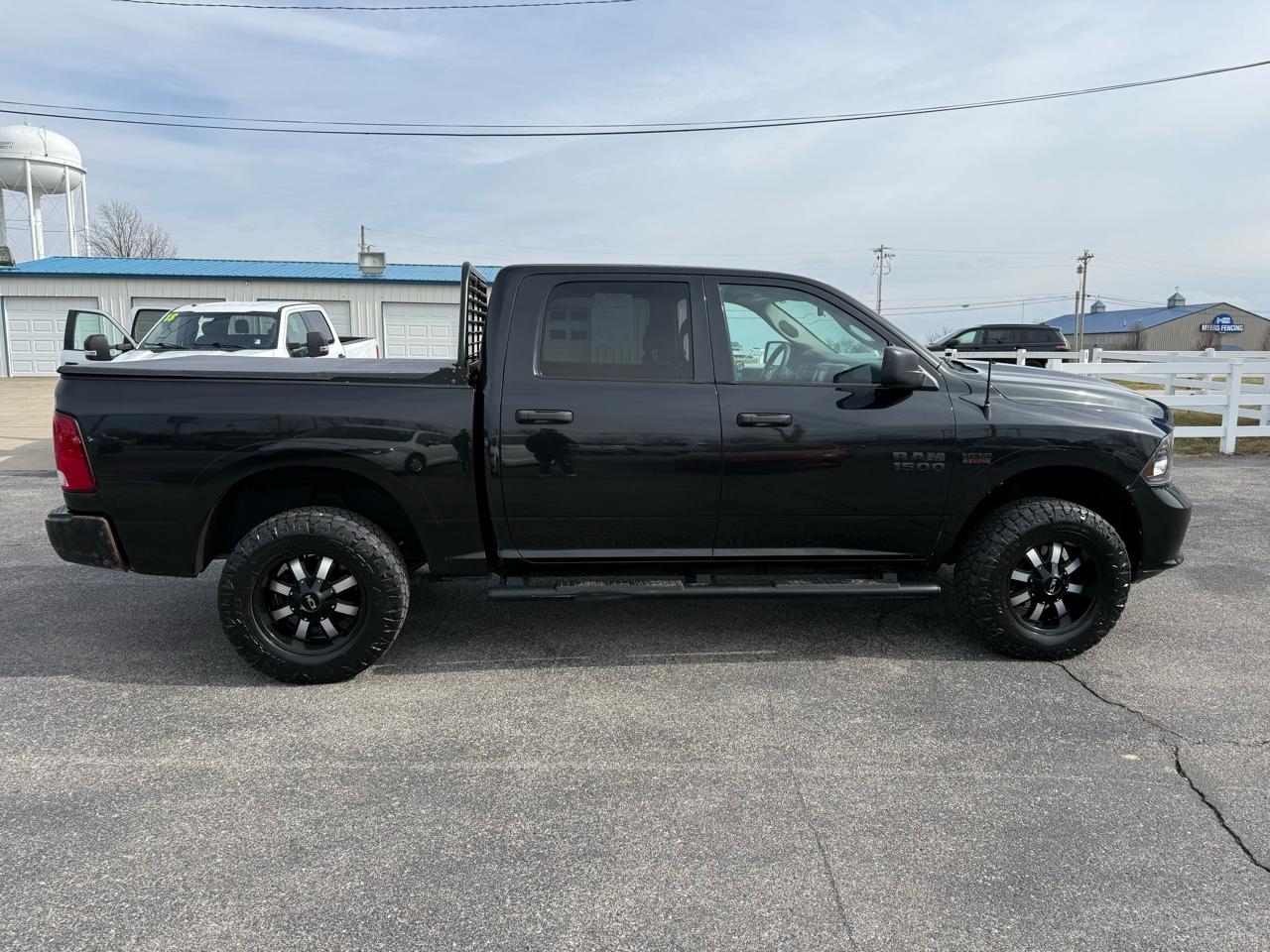 RAM 1500 Express 4x4 Crew Cab 5'7" Box *Ltd Avail* 2018