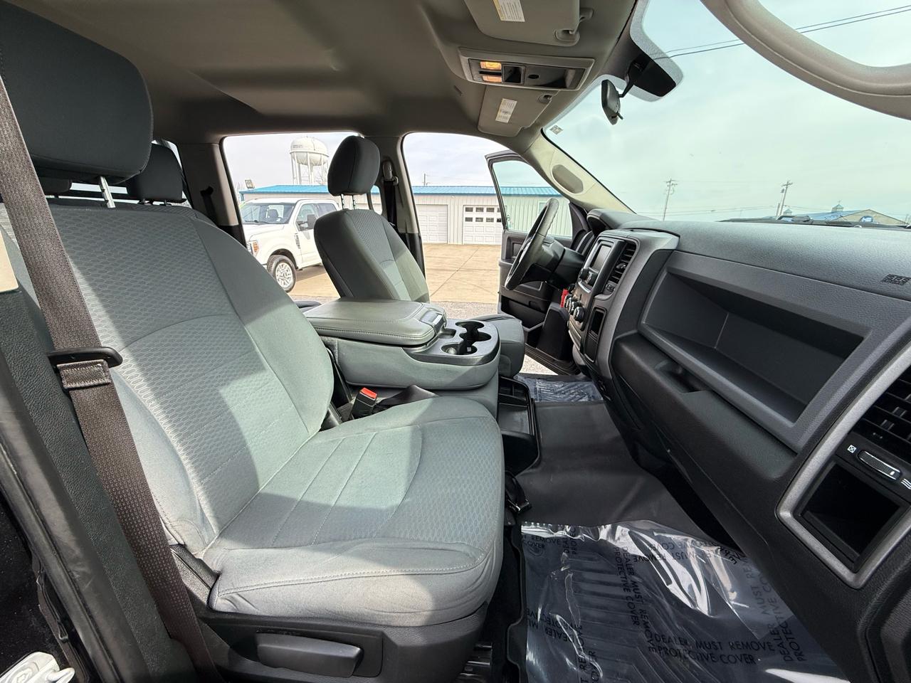 RAM 1500 Express 4x4 Crew Cab 5'7" Box *Ltd Avail* 2018