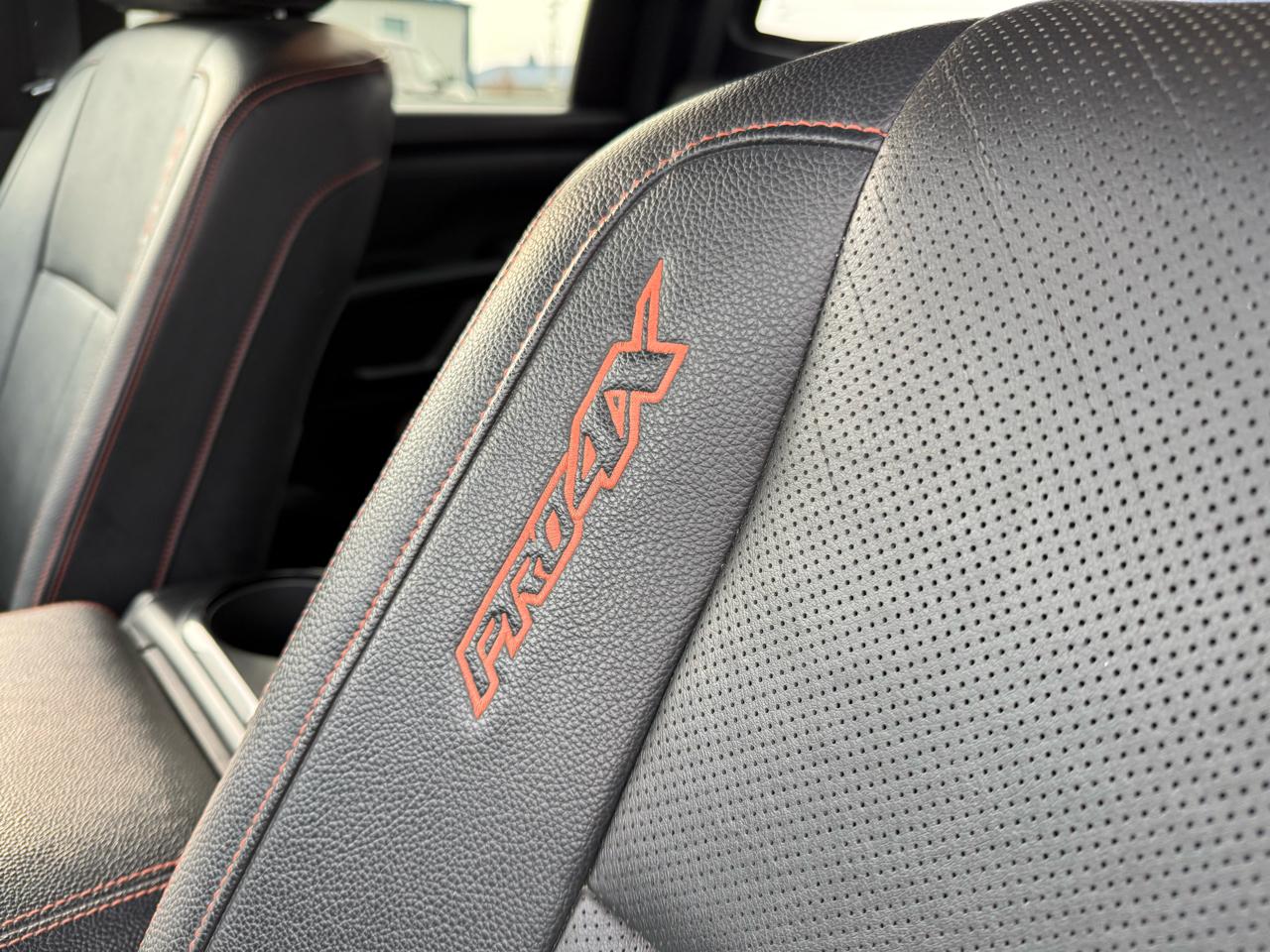 Nissan Titan 4x4 Crew Cab PRO-4X 2021