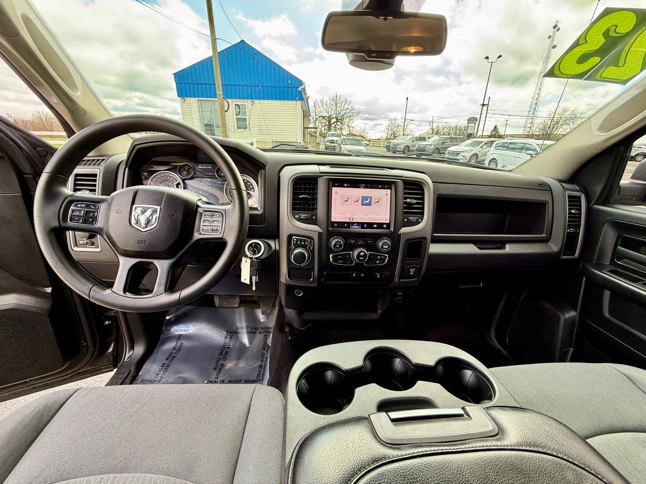 RAM 1500 Classic Tradesman 4x2 Quad Cab 6'4" Box 2023