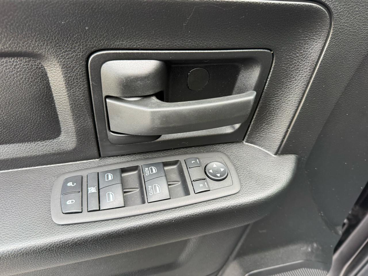 RAM 1500 Classic Tradesman 4x2 Quad Cab 6'4" Box 2023