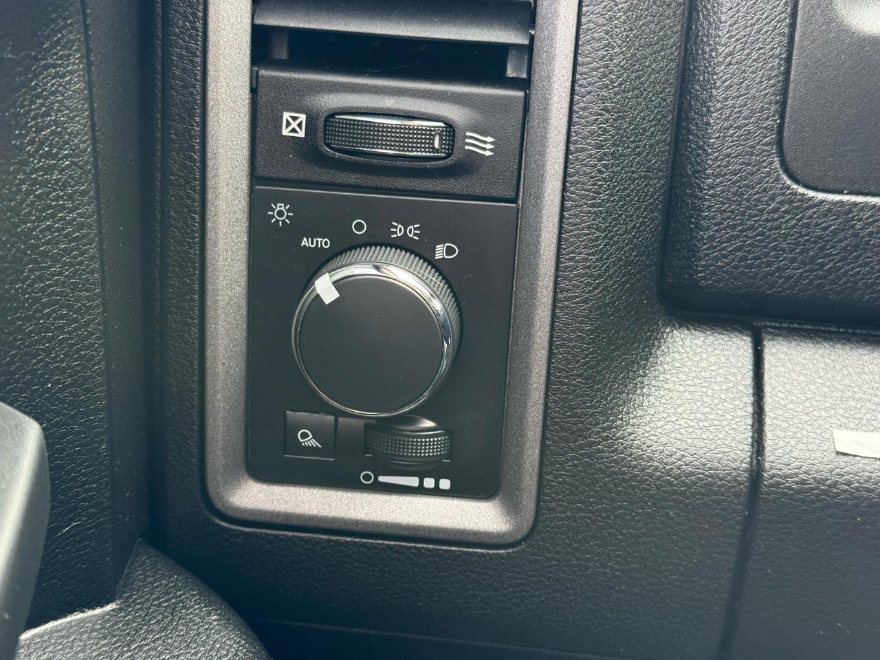 RAM 1500 Classic Tradesman 4x2 Quad Cab 6'4" Box 2023