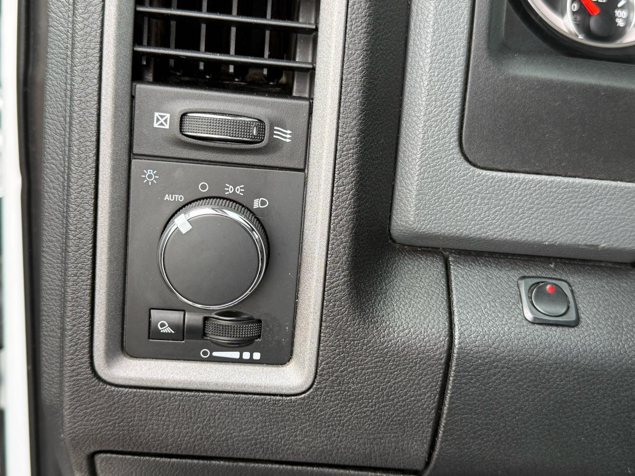 RAM 1500 Tradesman 4x4 Quad Cab 6'4" Box 2018