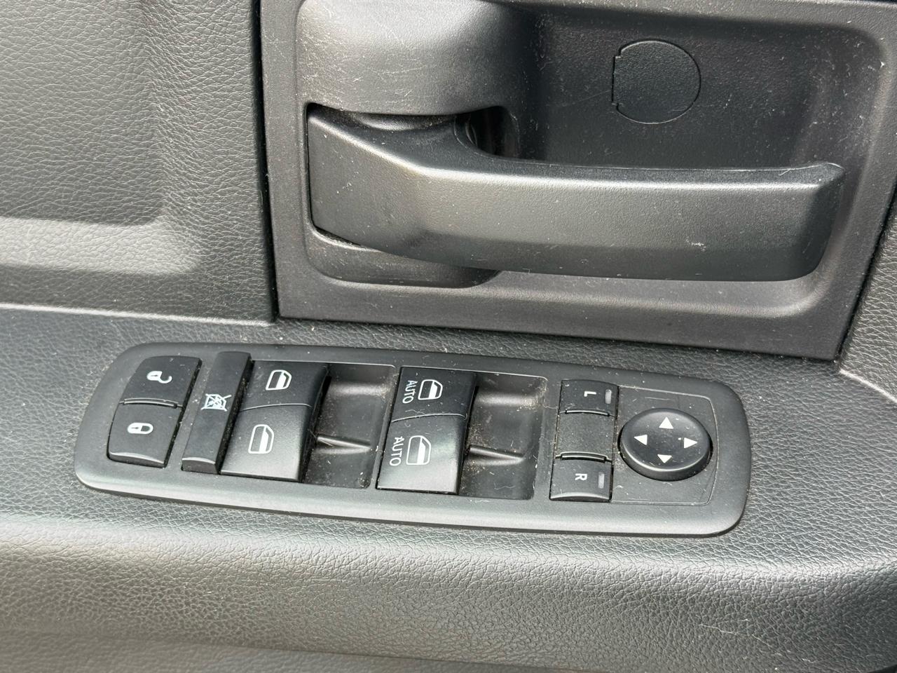 RAM 1500 Tradesman 4x4 Quad Cab 6'4" Box 2018