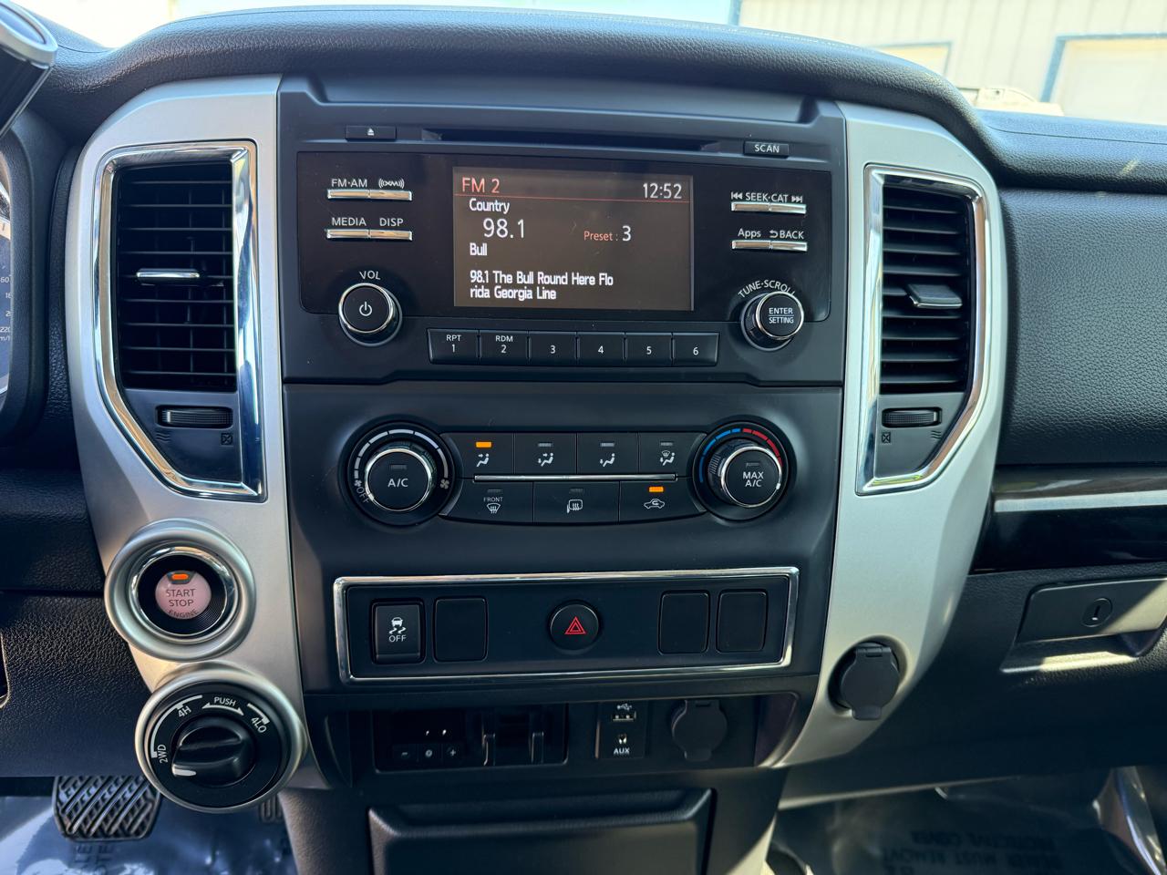 Nissan Titan XD 4x4 Diesel Crew Cab SV 2017