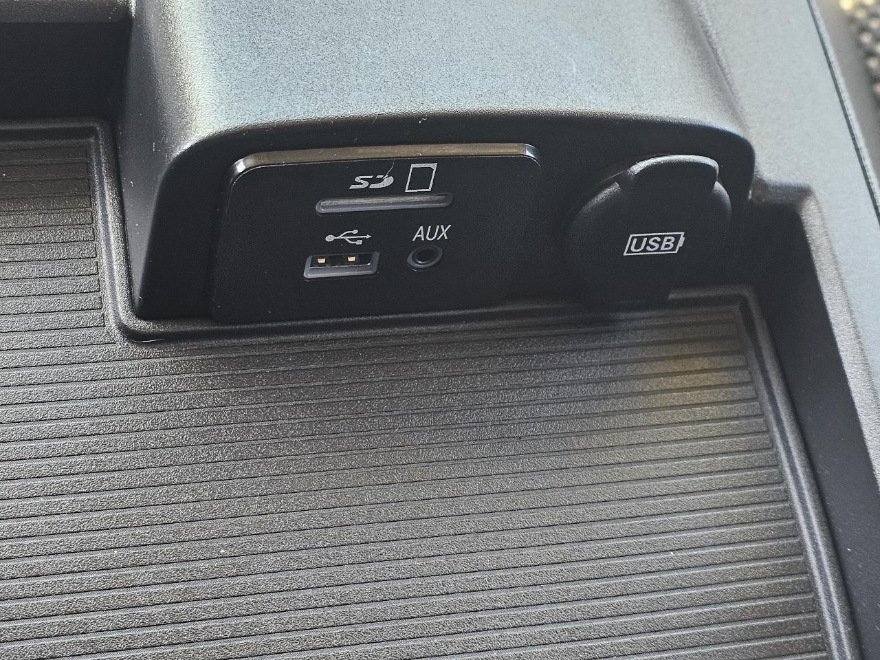 RAM 1500 4WD Quad Cab 140.5" Sport 2014