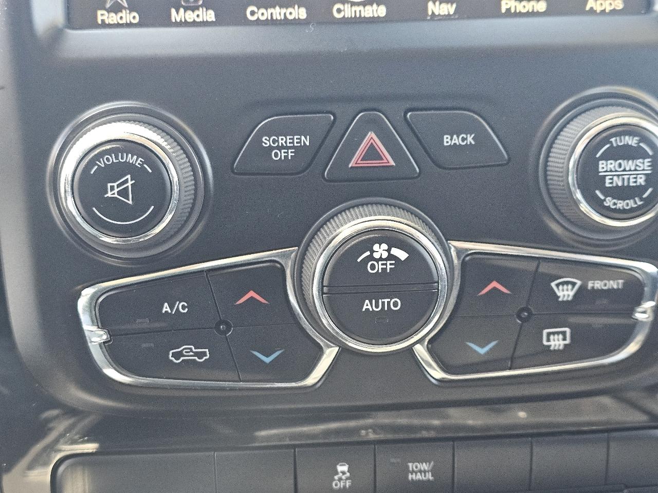 RAM 1500 4WD Quad Cab 140.5" Sport 2014