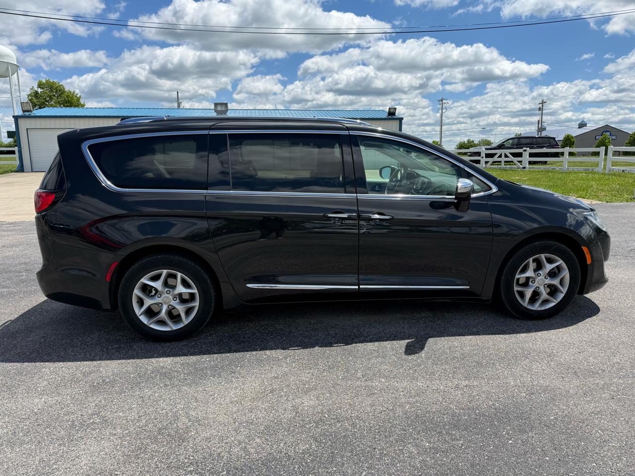 Chrysler Pacifica Limited FWD 2020